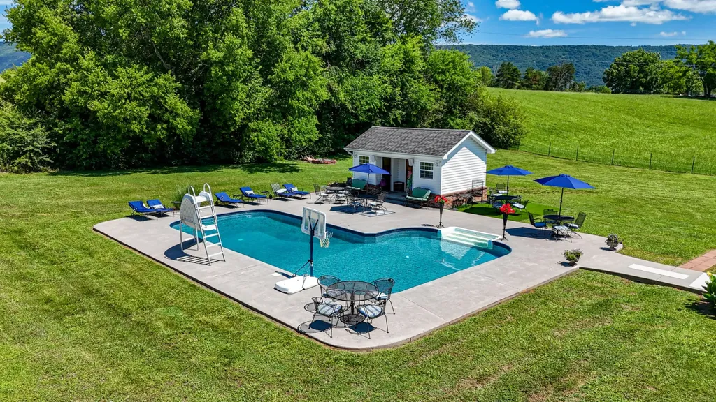 121 County Road 903 Etowah TN 37331