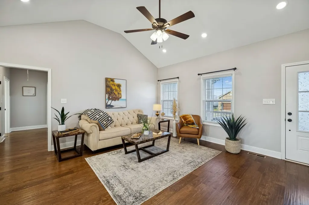 207 Bedford Court Hopkinsville KY 42240