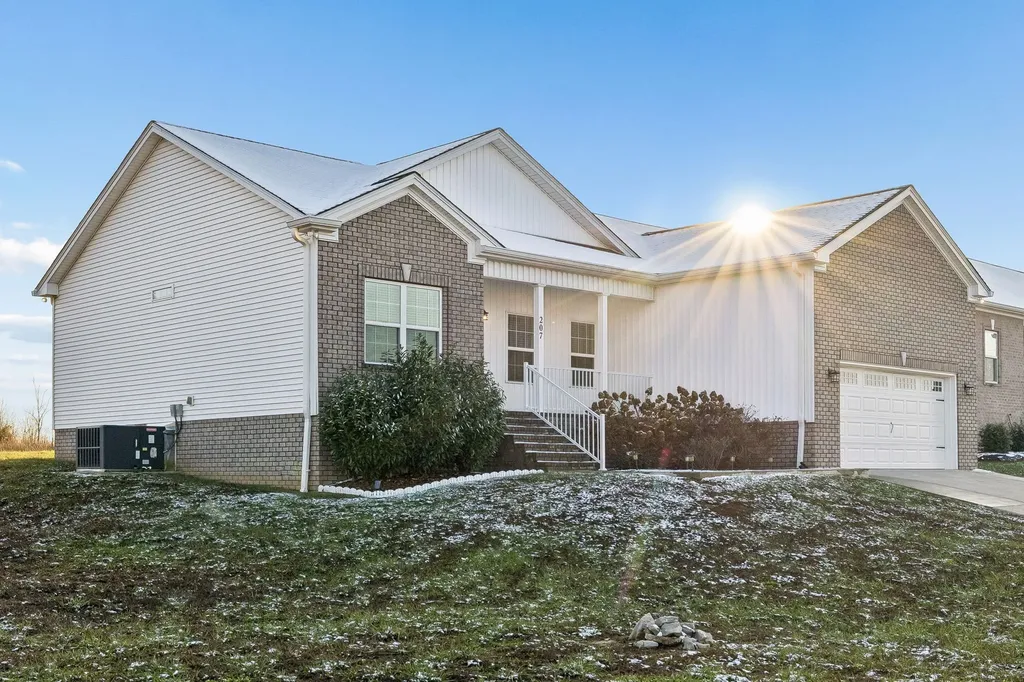 207 Bedford Court Hopkinsville KY 42240