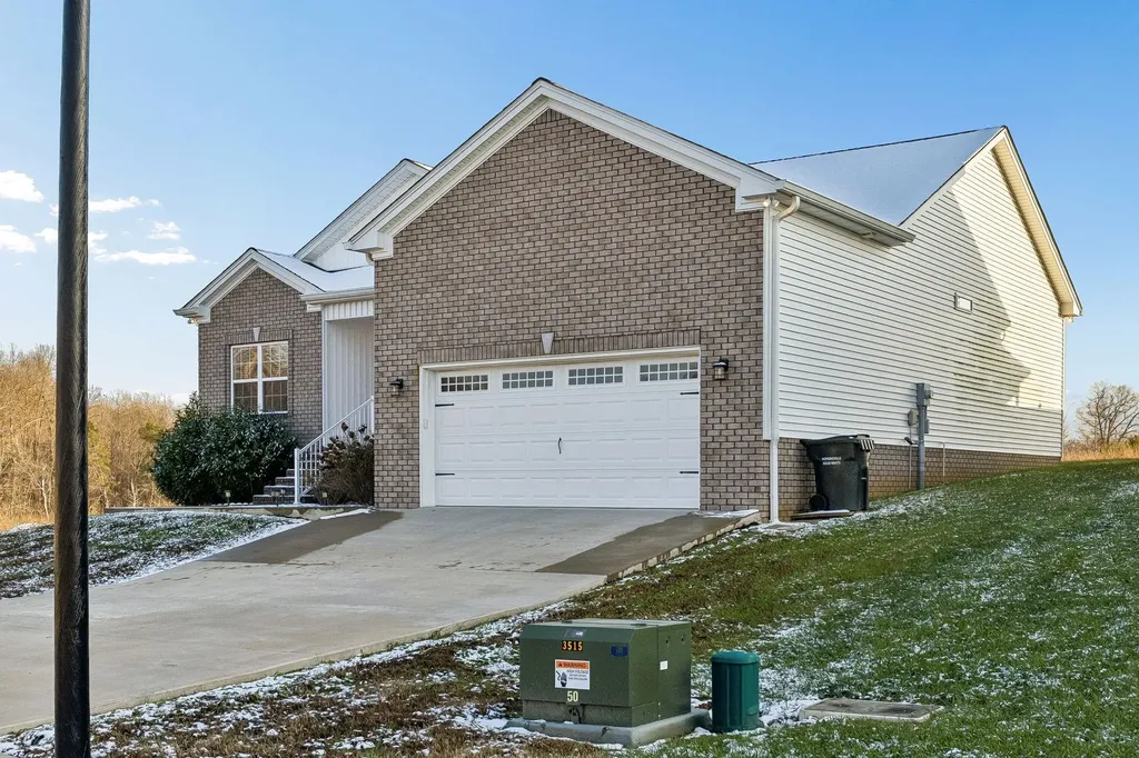 207 Bedford Court Hopkinsville KY 42240