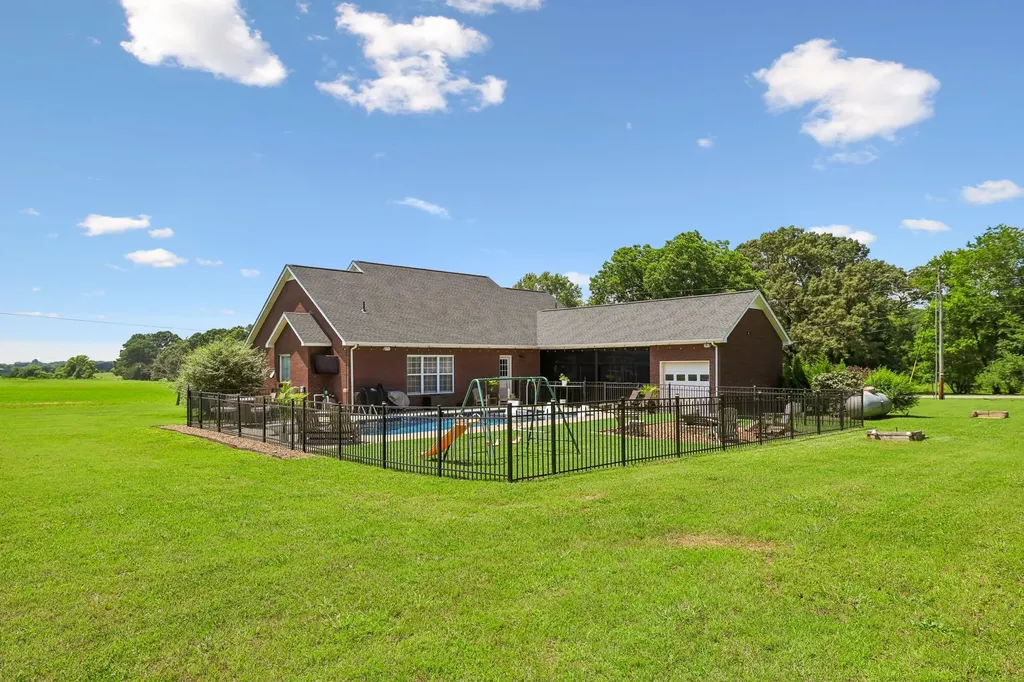 549 Lee Lane Huntland TN 37345