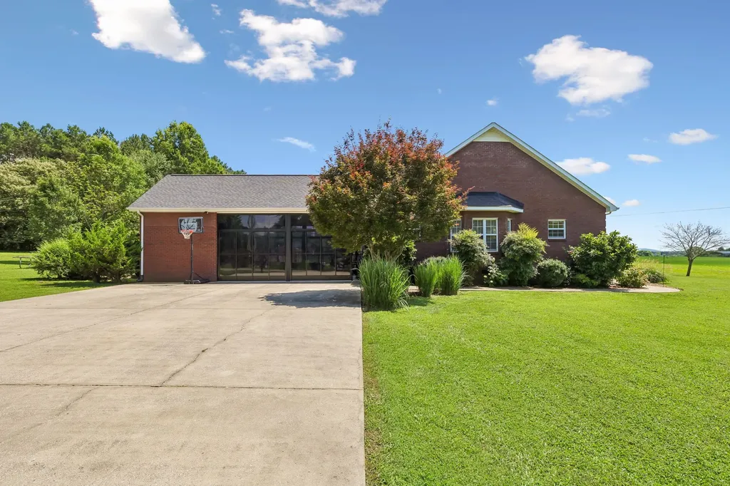 549 Lee Lane Huntland TN 37345