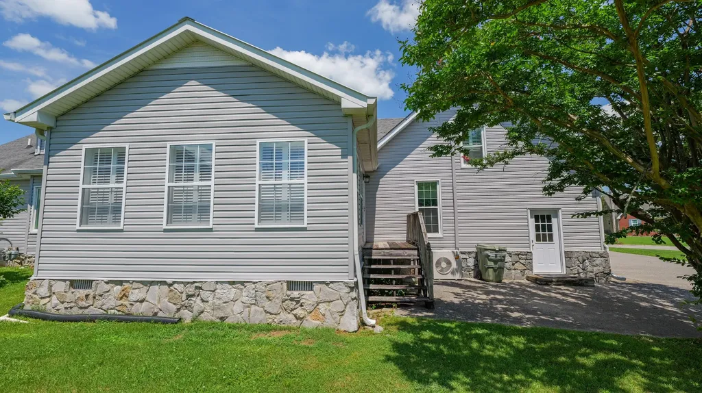 131 Stonehouse Drive Gallatin TN 37066