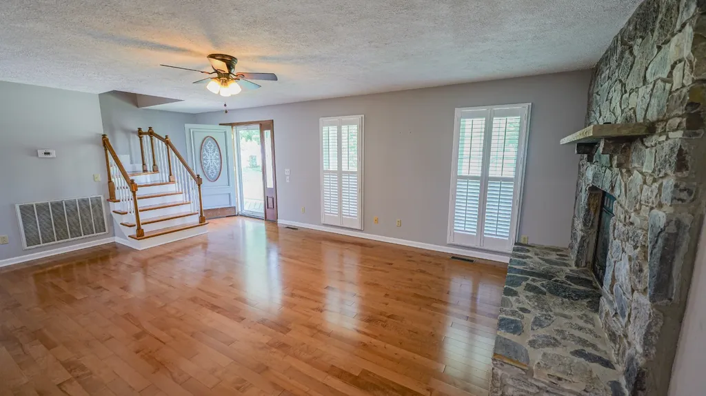 131 Stonehouse Drive Gallatin TN 37066