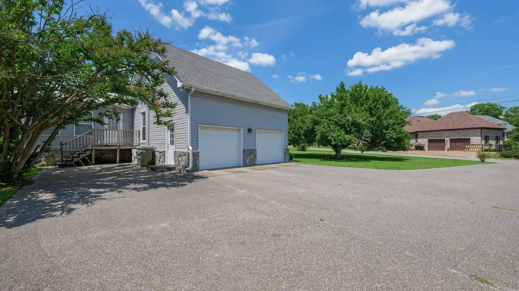 131 Stonehouse Drive Gallatin TN 37066