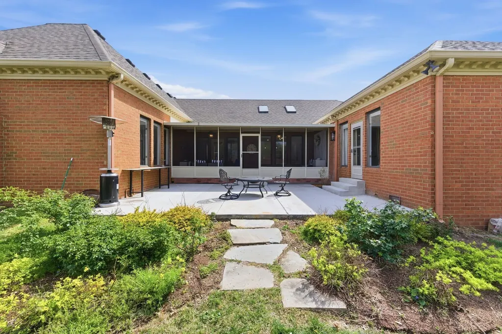 100 Carriage Way Hendersonville TN 37075