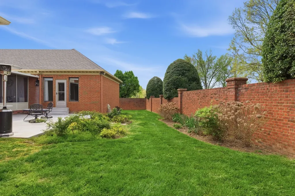 100 Carriage Way Hendersonville TN 37075