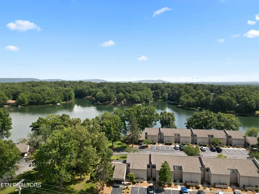 7 Lakeshore Circle Crossville TN 38558