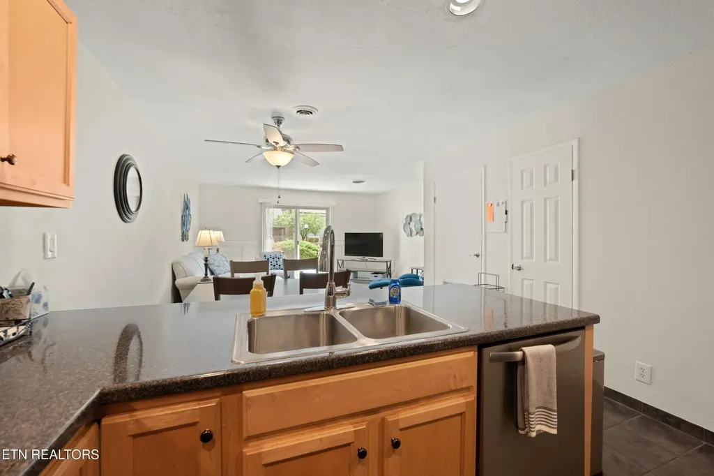 7 Lakeshore Circle Crossville TN 38558