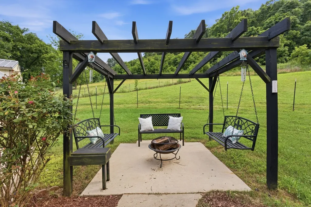 3204 Grizzly Road Culleoka TN 38451