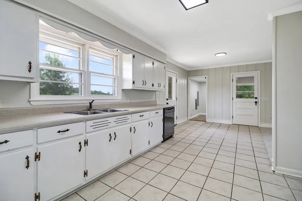 200 Acorn Hill Drive Sparta TN 38583