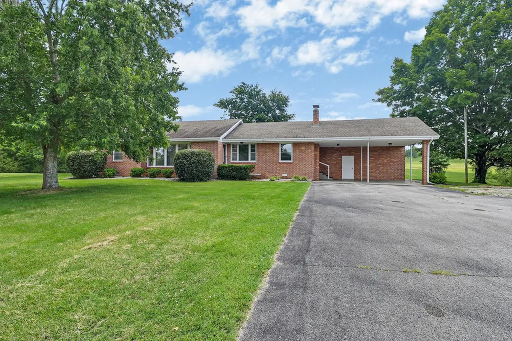 200 Acorn Hill Drive Sparta TN 38583