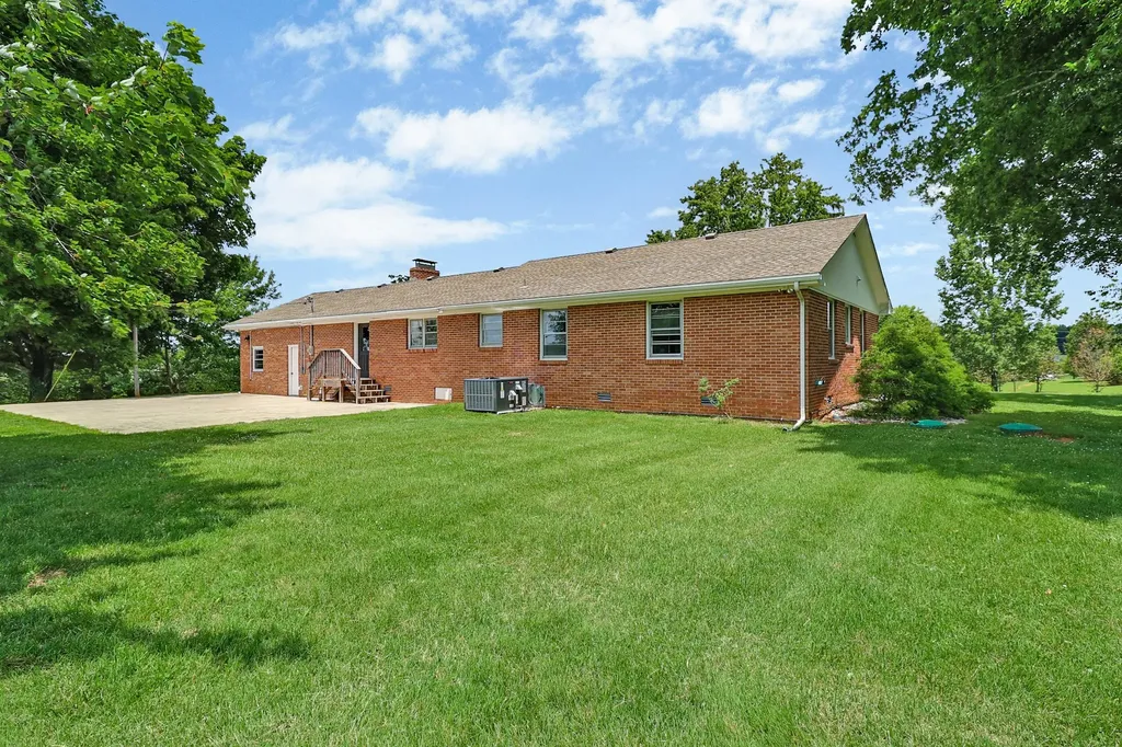 200 Acorn Hill Drive Sparta TN 38583