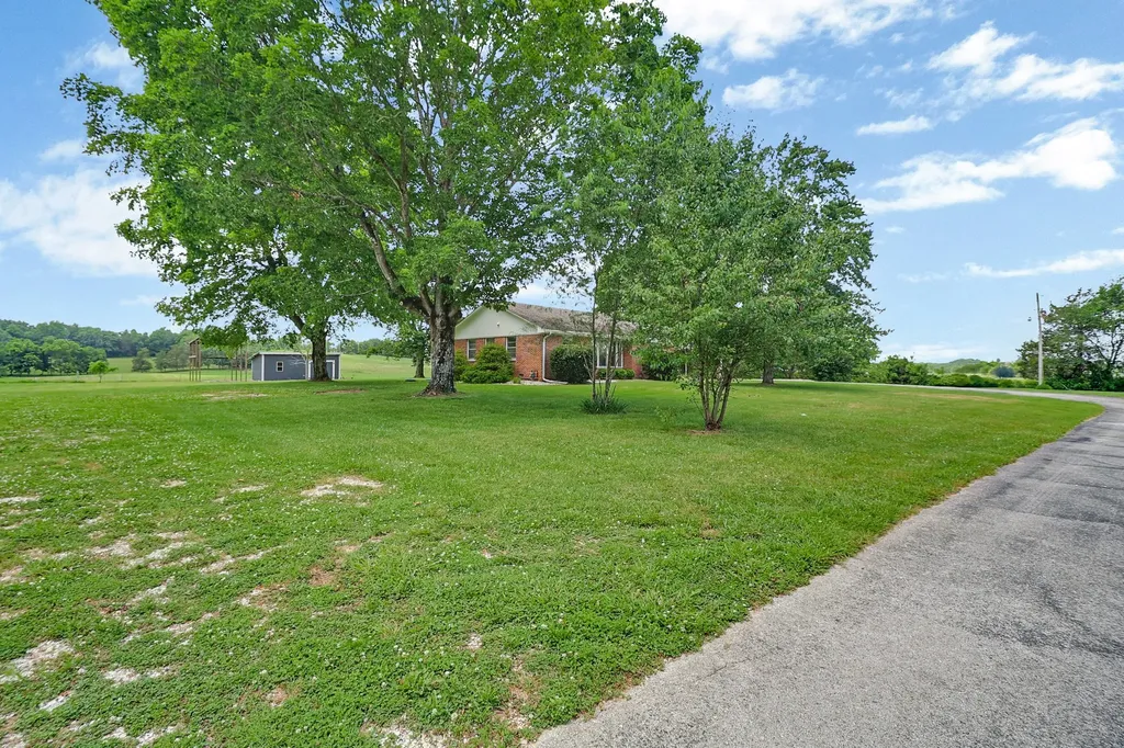 200 Acorn Hill Drive Sparta TN 38583