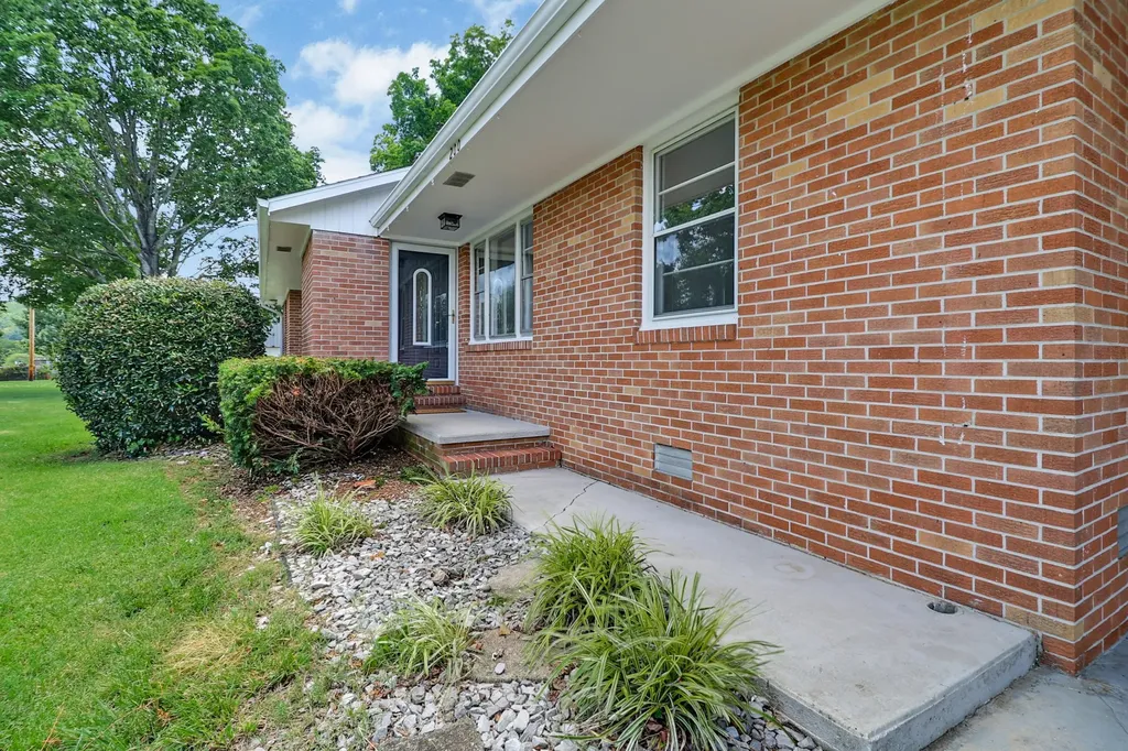 200 Acorn Hill Drive Sparta TN 38583