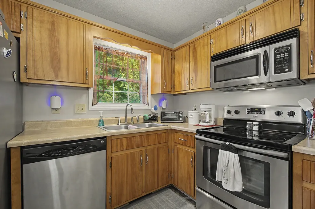319 Lafayette Point Circle Clarksville TN 37042