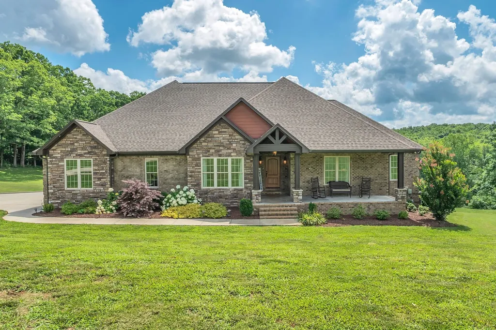 172 Tad Circle Leoma TN 38468