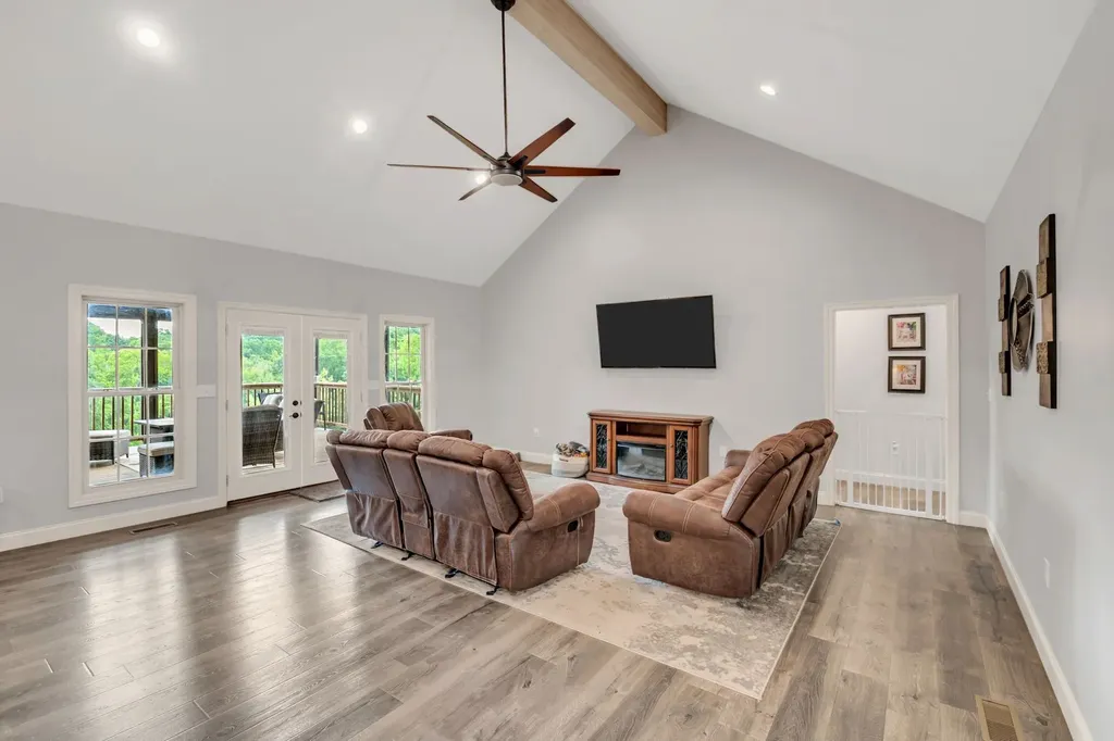 172 Tad Circle Leoma TN 38468
