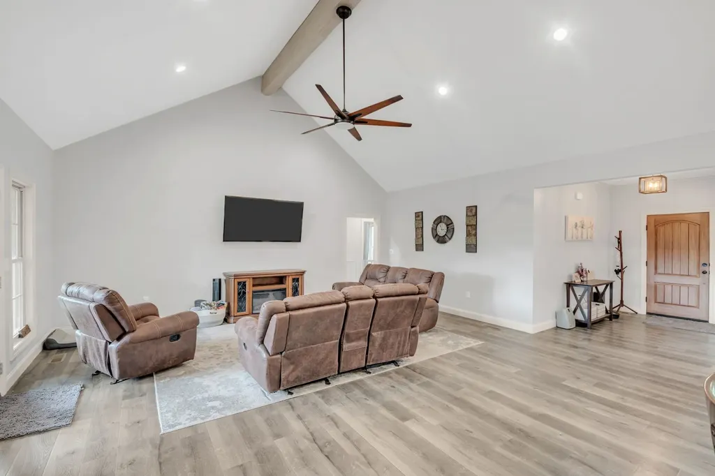 172 Tad Circle Leoma TN 38468