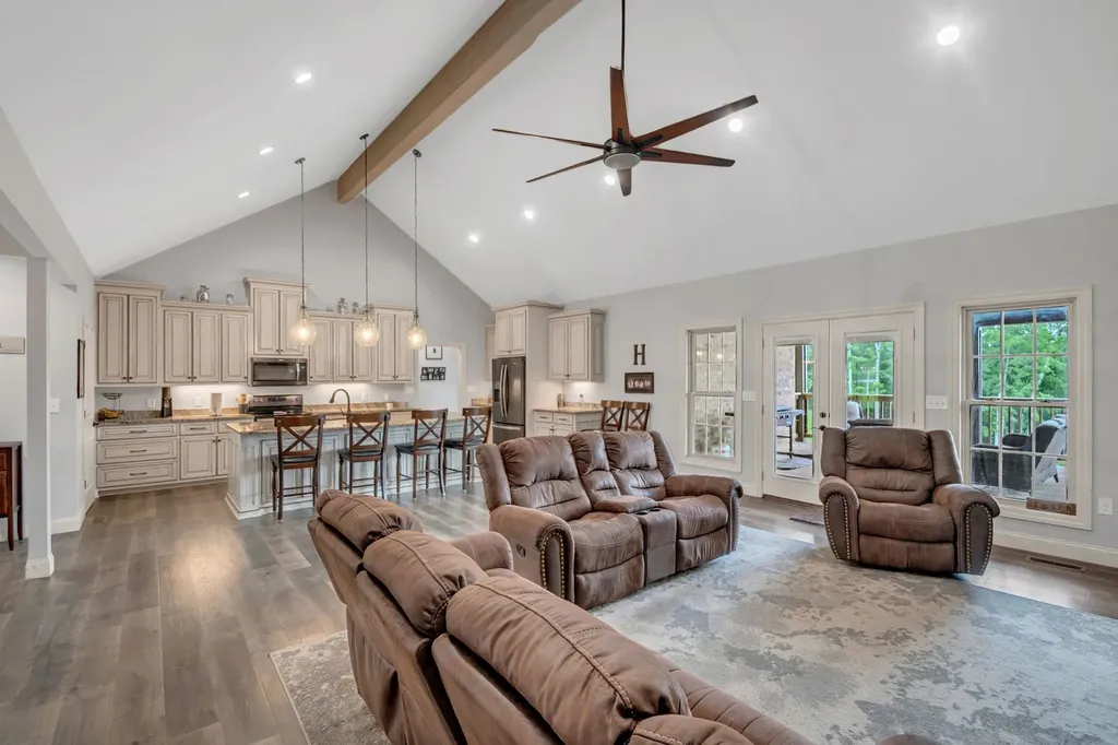 172 Tad Circle Leoma TN 38468