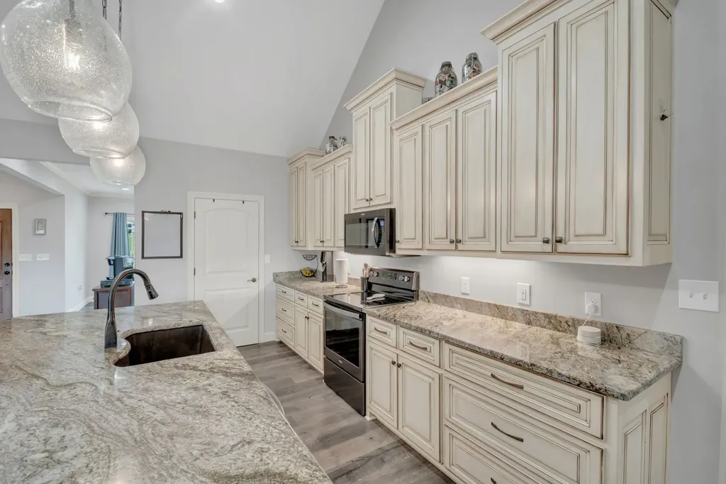 172 Tad Circle Leoma TN 38468