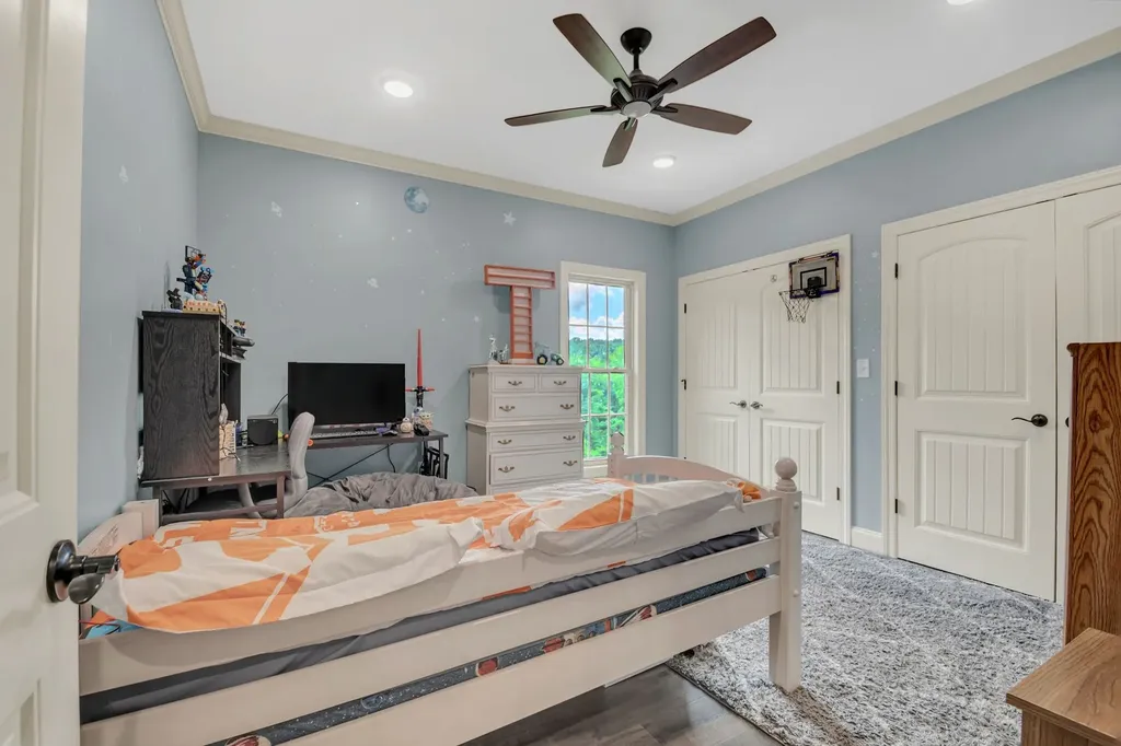 172 Tad Circle Leoma TN 38468