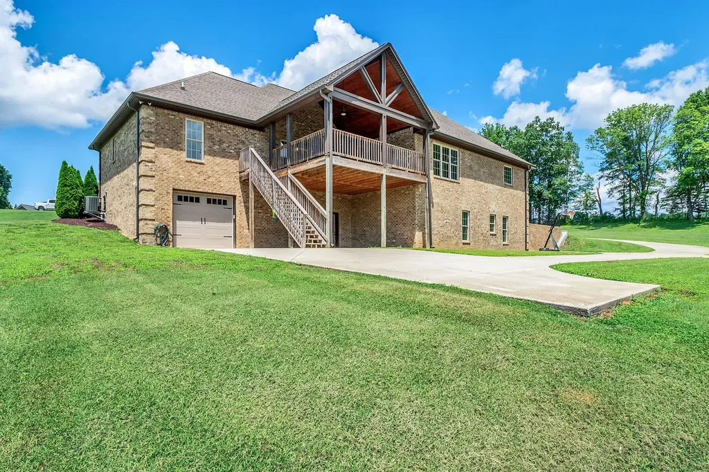 172 Tad Circle Leoma TN 38468