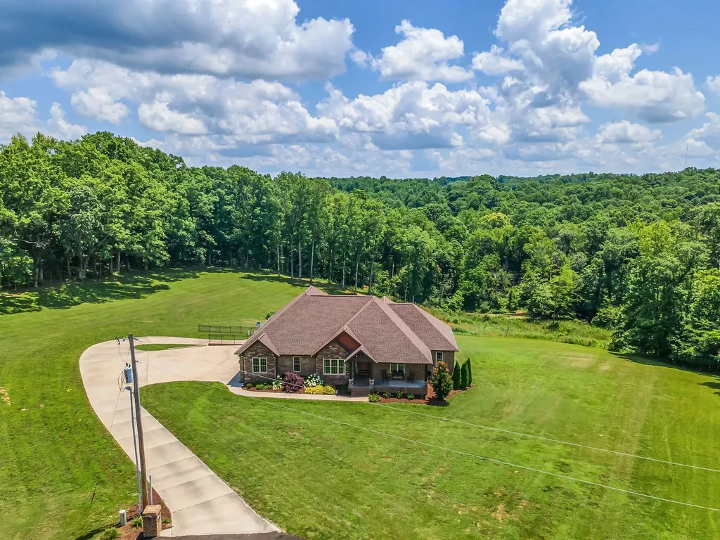 172 Tad Circle Leoma TN 38468