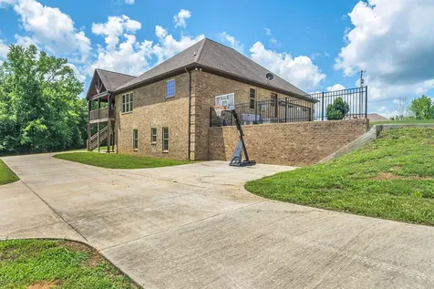 172 Tad Circle Leoma TN 38468