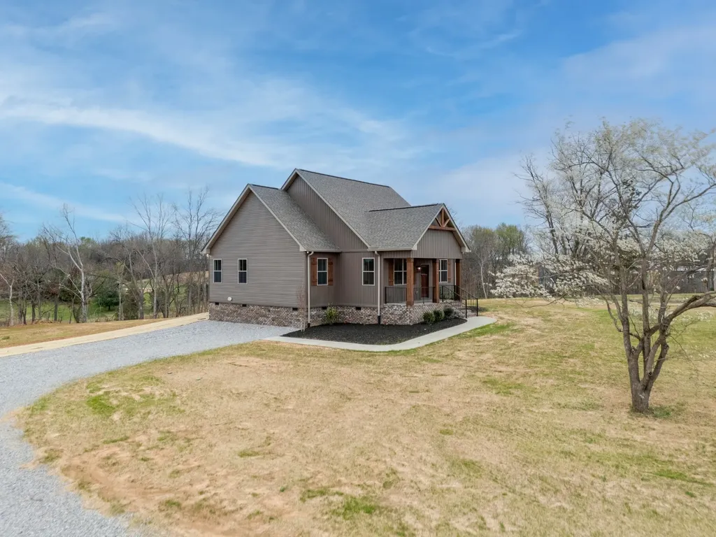 6841 Highway 41, N Cedar Hill TN 37032