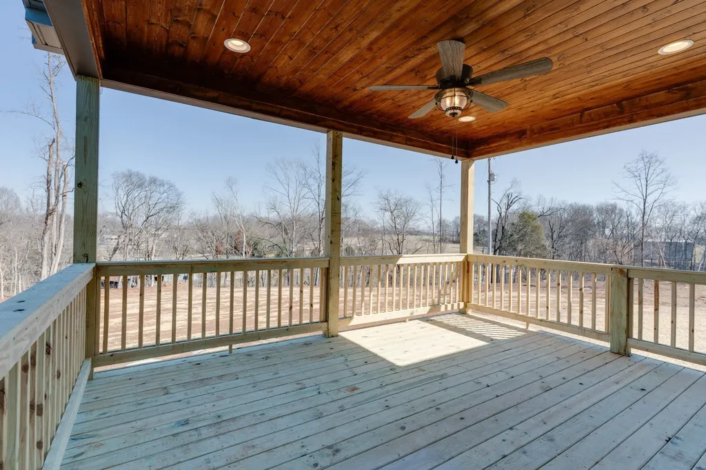 6841 Highway 41, N Cedar Hill TN 37032