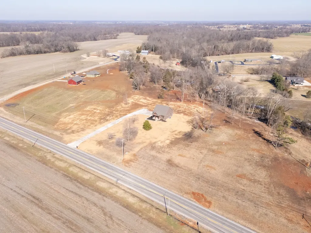 6841 Highway 41, N Cedar Hill TN 37032