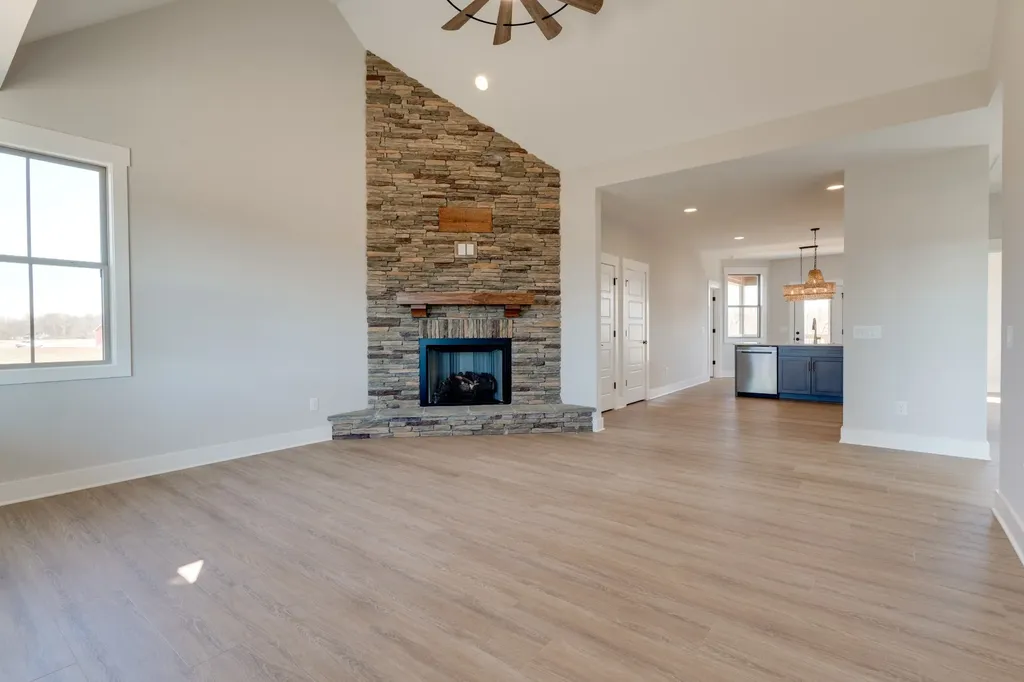 6841 Highway 41, N Cedar Hill TN 37032