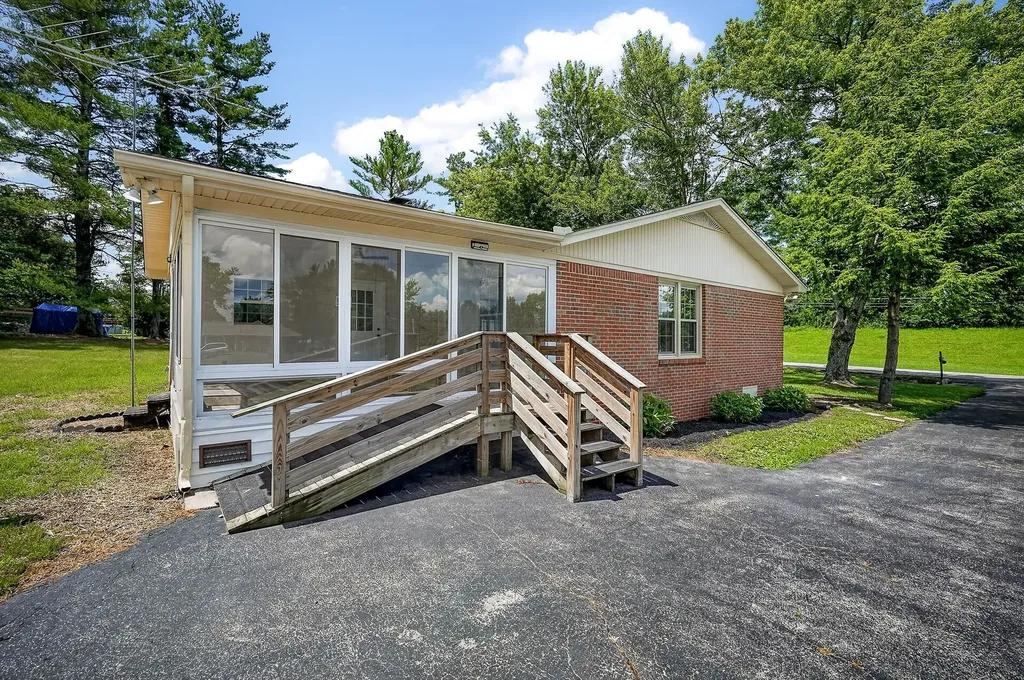 704 Anthony Avenue Smithville TN 37166