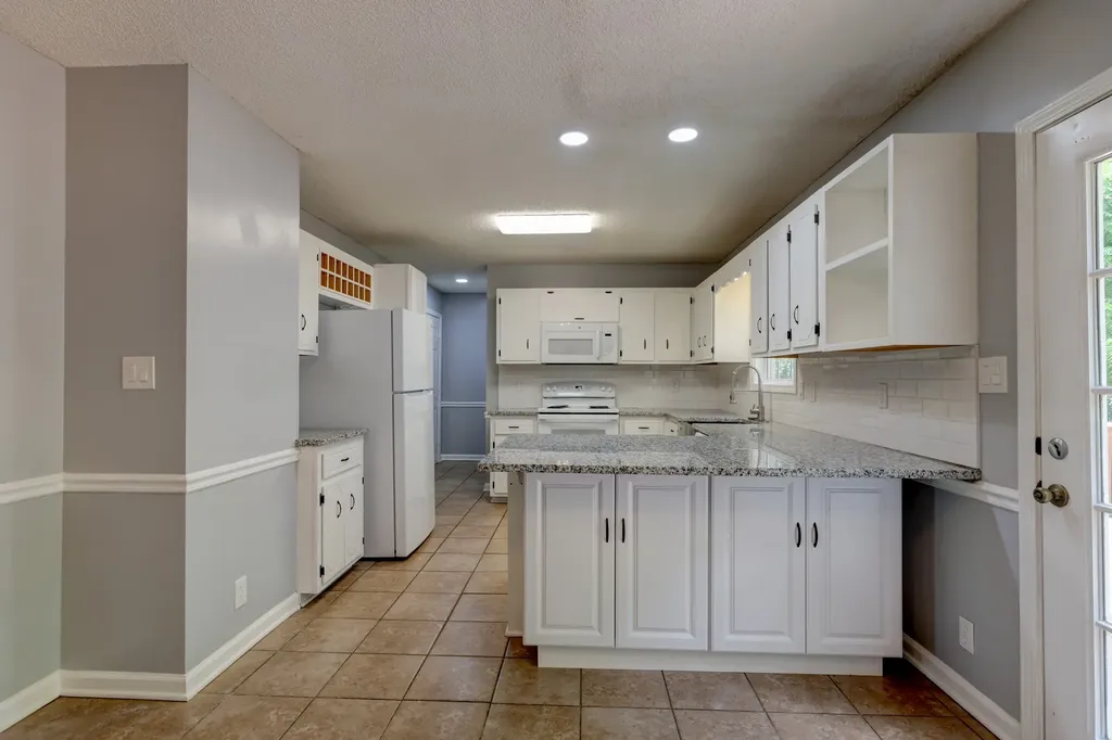 2587 Elkmont Drive Clarksville TN 37040