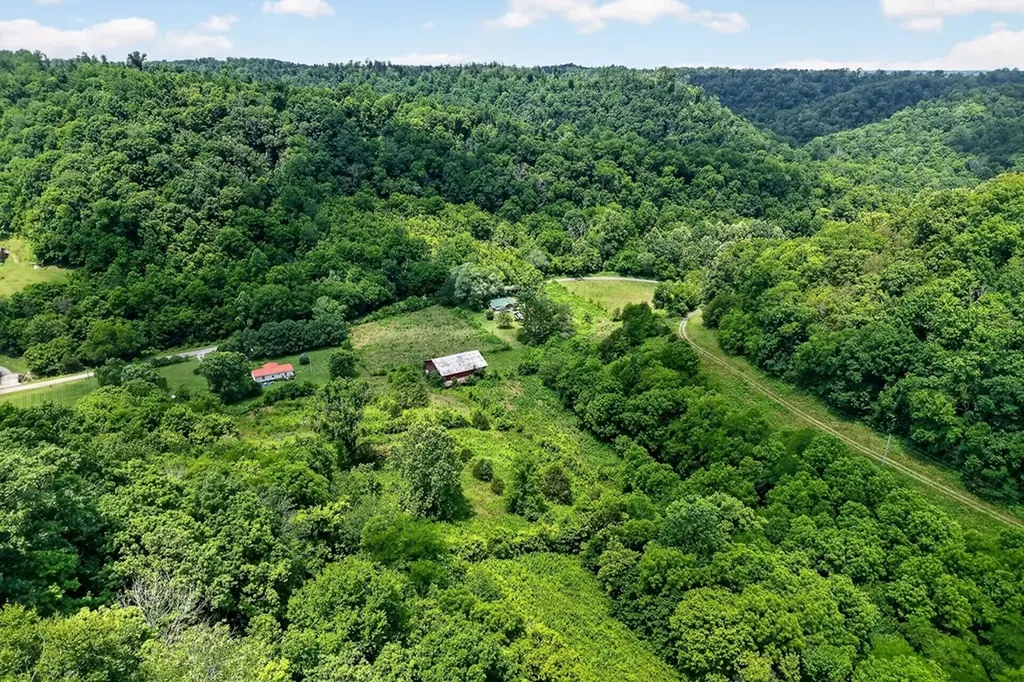 747 Hunting Creek Road Whitleyville TN 38588