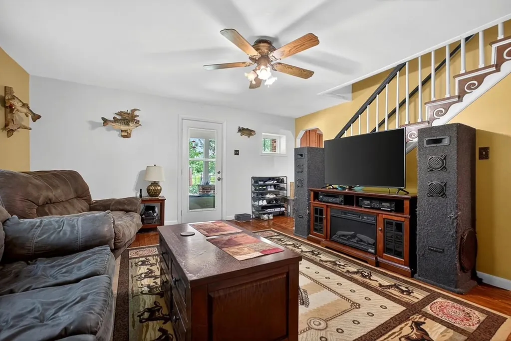 747 Hunting Creek Road Whitleyville TN 38588