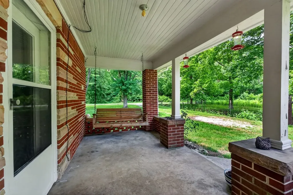 747 Hunting Creek Road Whitleyville TN 38588