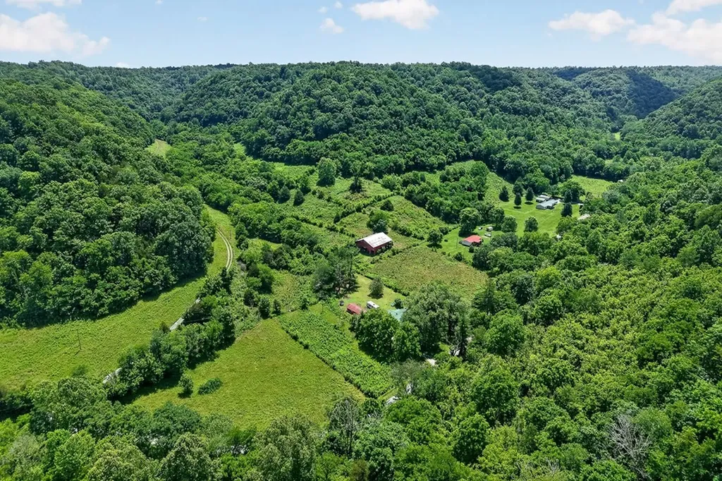 747 Hunting Creek Road Whitleyville TN 38588