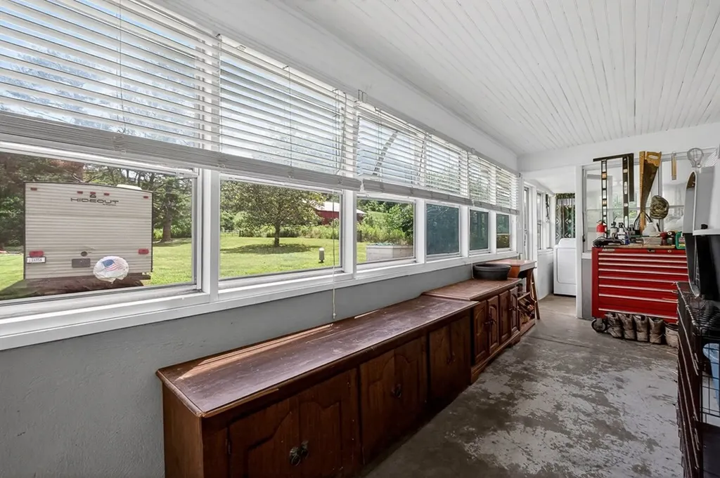 747 Hunting Creek Road Whitleyville TN 38588