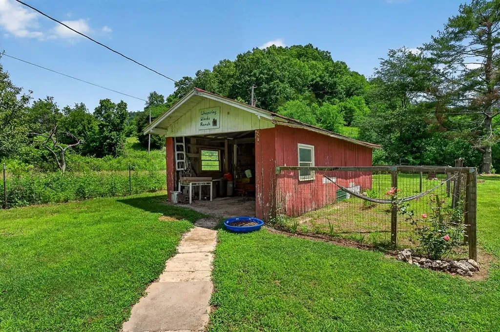 747 Hunting Creek Road Whitleyville TN 38588