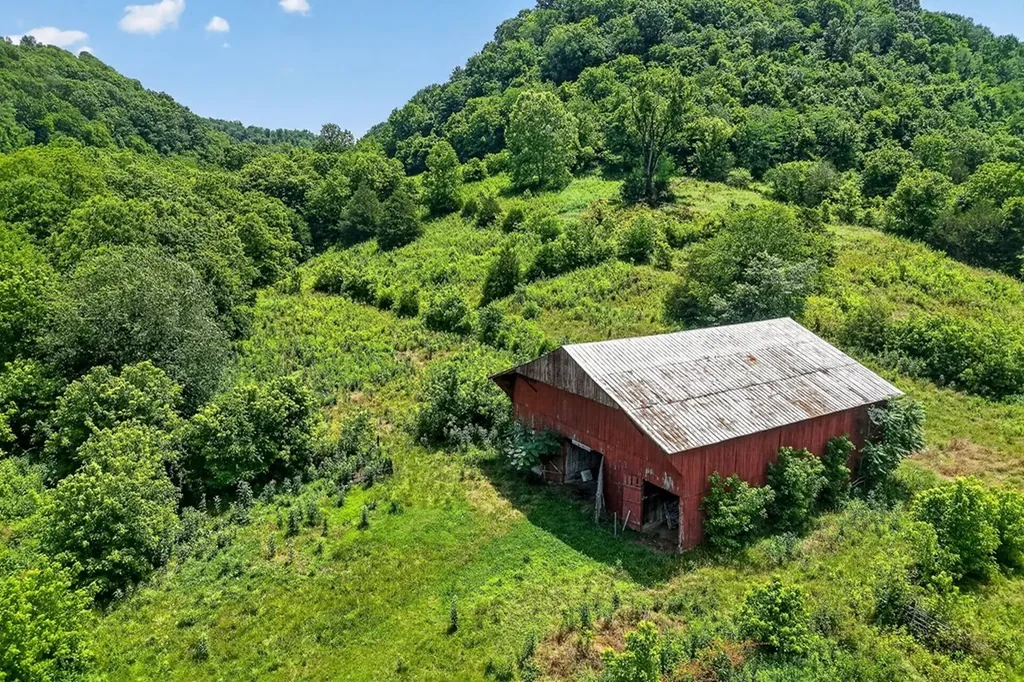 747 Hunting Creek Road Whitleyville TN 38588