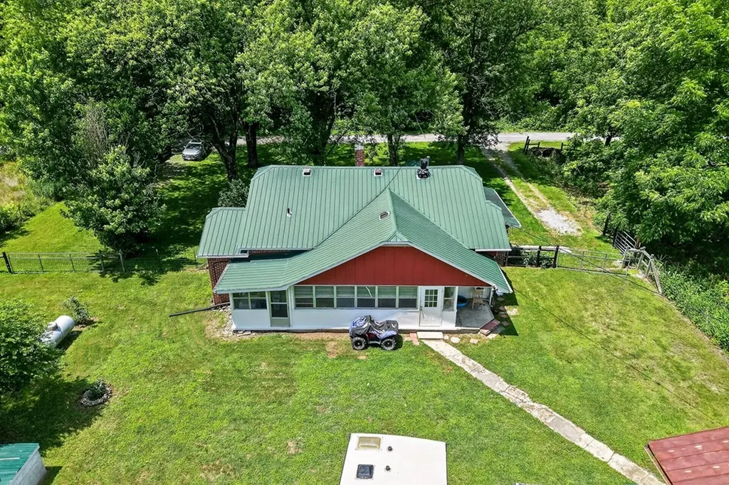 747 Hunting Creek Road Whitleyville TN 38588