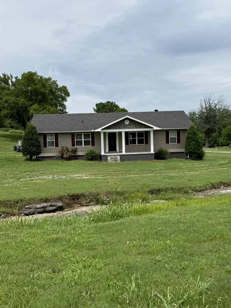 11725 Highway 25, E Hartsville TN 37074