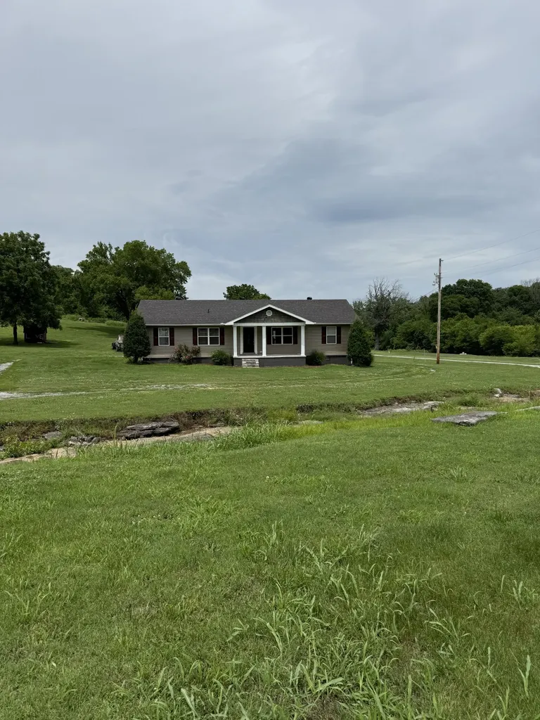 11725 Highway 25, E Hartsville TN 37074