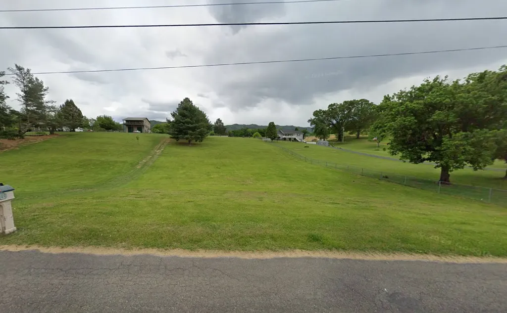 1370 Camellia Road Newport TN 37821
