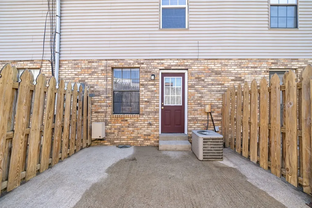 1500 W Knollwood Circle Clarksville TN 37043