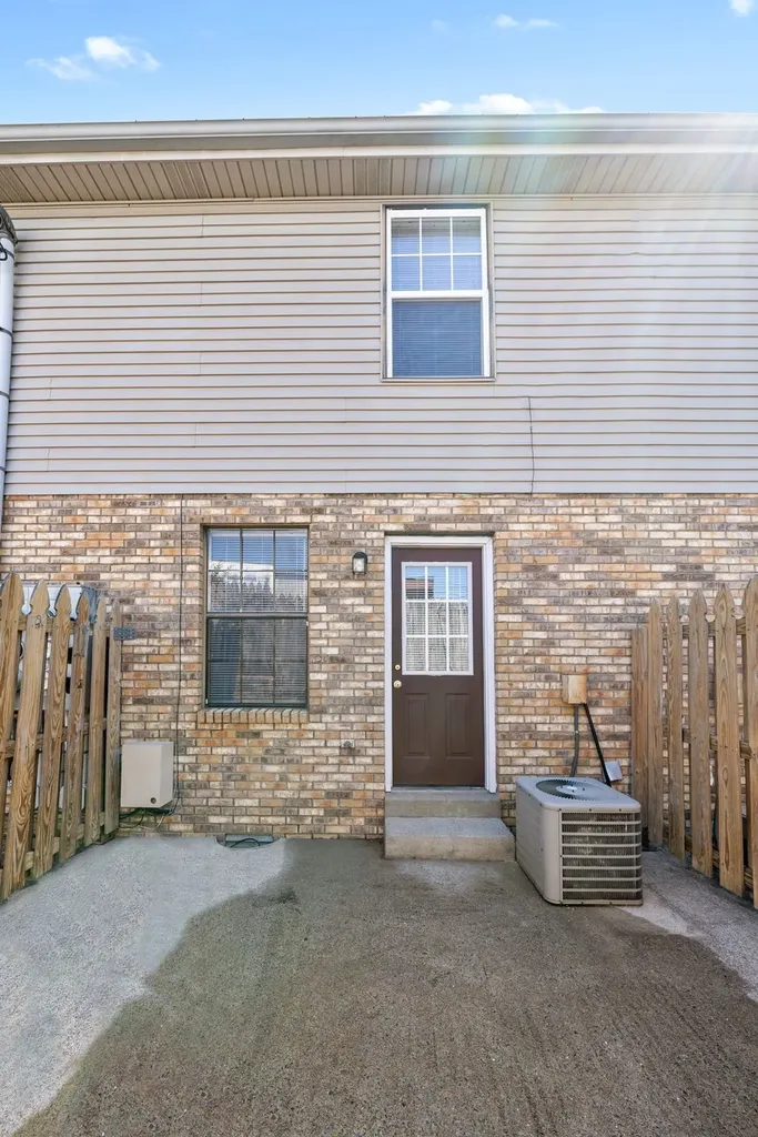 1500 W Knollwood Circle Clarksville TN 37043