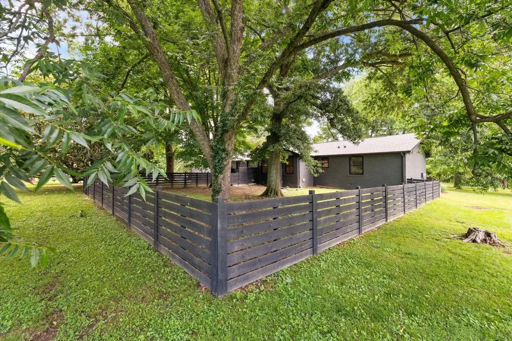 1014 Lochland Drive Gallatin TN 37066