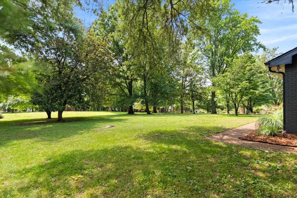 1014 Lochland Drive Gallatin TN 37066